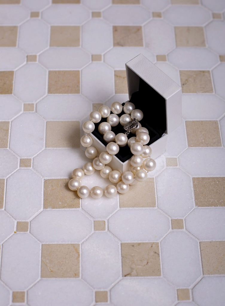 White Beige 12x12 Polished Multi-shaped Thassos Crema Marfil Mosaic Tile (5 pack, 5.17 sq ft/case) - Sample